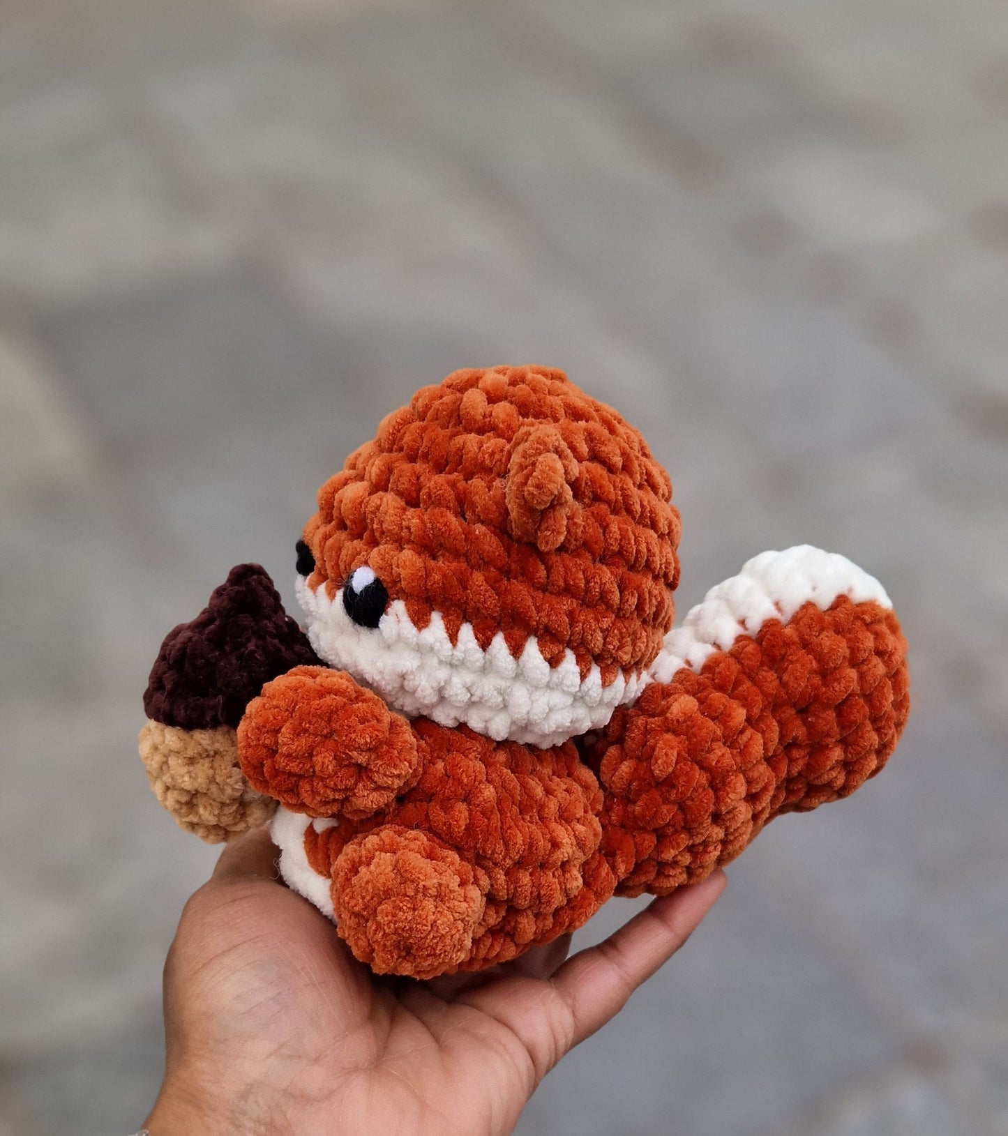 Ecureuil orange avec noisette amigurumi 2