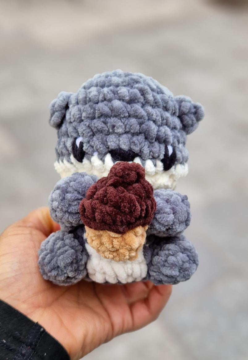 Ecureuil gris avec noisette amigurumi 1