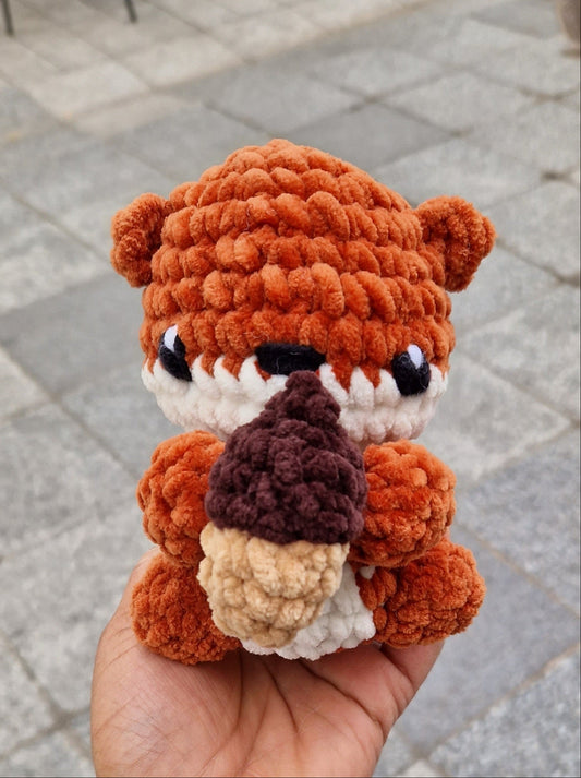 Ecureuil orange avec noisette amigurumi 1